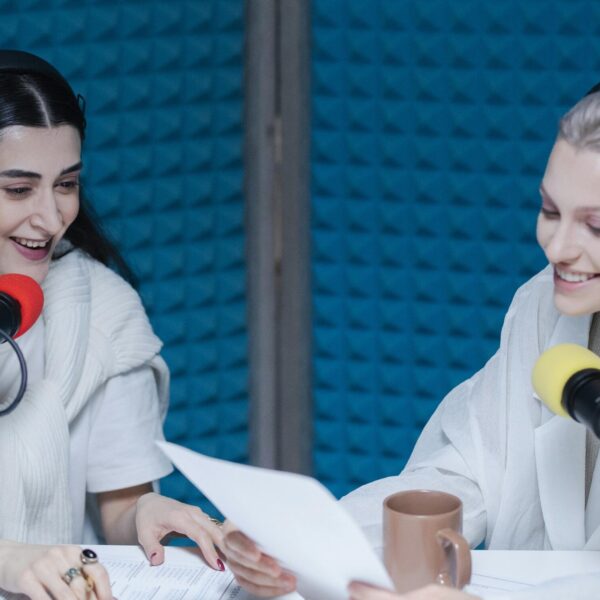 Can You Make Money from Podcasting: What the Top 1% Do?