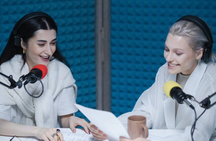 Can You Make Money from Podcasting: What the Top 1% Do?