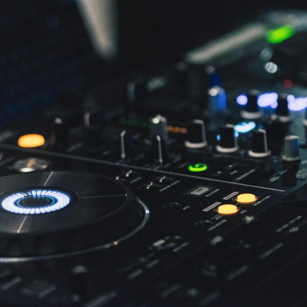 Best Analog Mixer: Don’t Buy Until You Read This