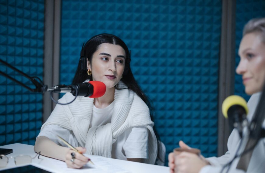 How to Use Podcasting to Network with Industry Leaders