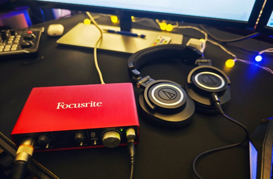 Focusrite Scarlett 2i2 vs SSL 2 (Which Should You Buy?)